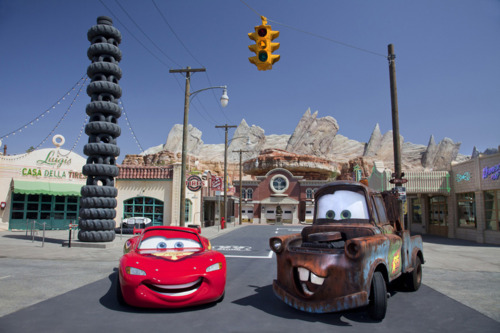 Lightning Mcqueen Mater Cars Land On Route 66