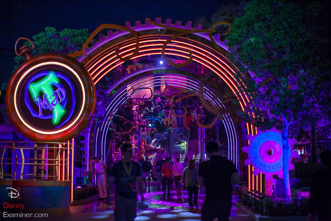 Disney California Adventure Grand Reopening Disneyexaminer Coverage Day 2 Buena Mad T Party Entrance