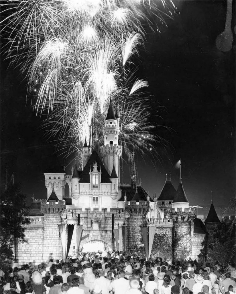 Disneyland-Fireworks-1